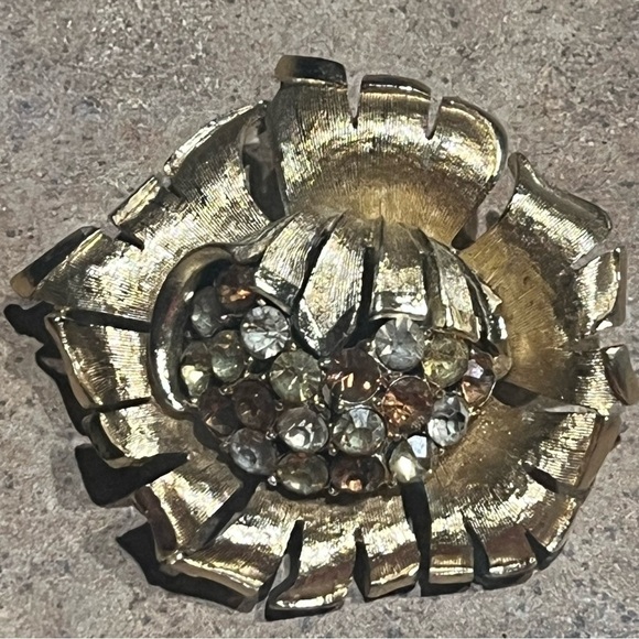VINTAGE Faux, Costume, Estate, Sliver Brooch. - Picture 1 of 7